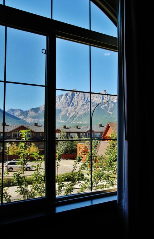 Mystic Springs Chalets & Hot Pools Кенмор Екстер'єр фото
