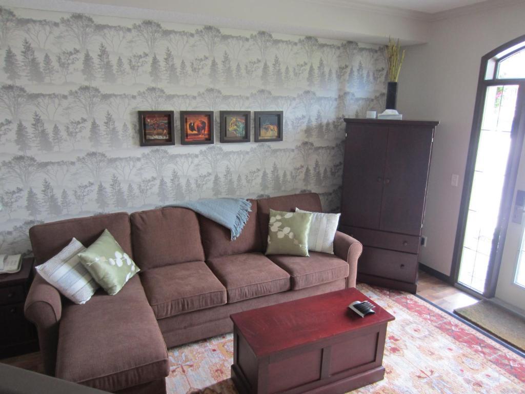 Mystic Springs Chalets & Hot Pools Кенмор Екстер'єр фото