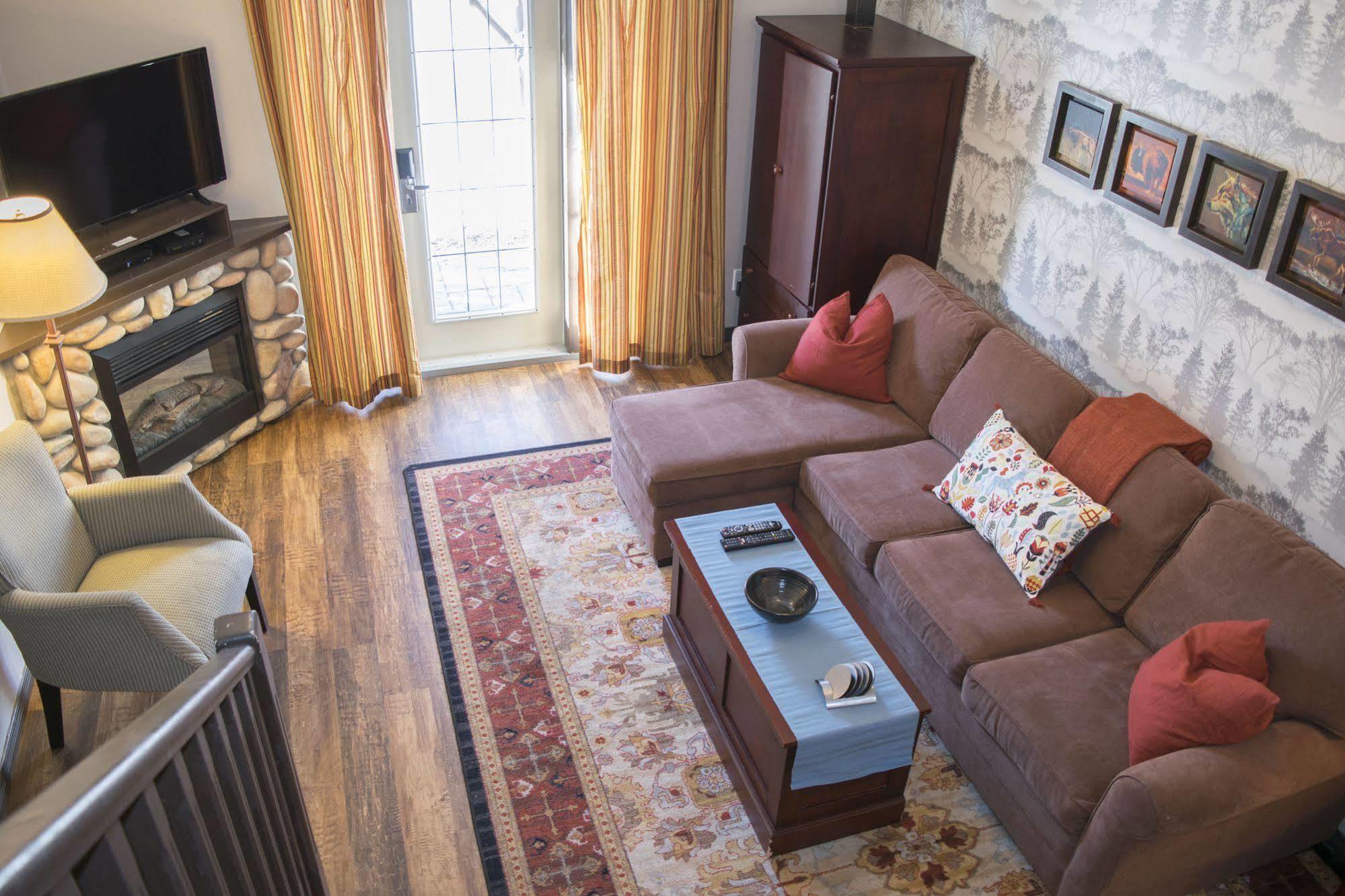 Mystic Springs Chalets & Hot Pools Кенмор Екстер'єр фото