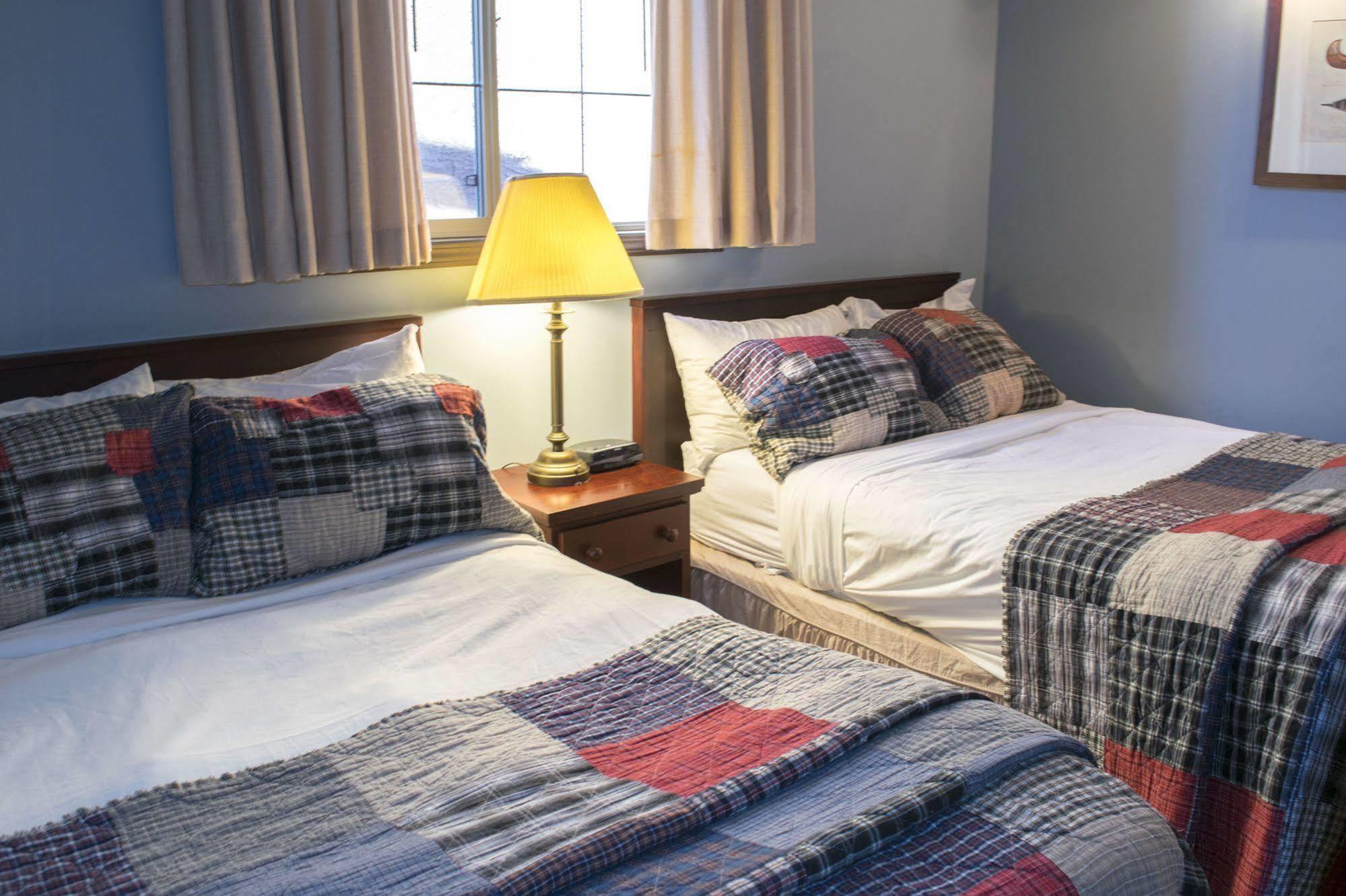 Mystic Springs Chalets & Hot Pools Кенмор Екстер'єр фото