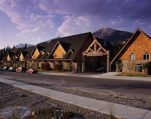 Mystic Springs Chalets & Hot Pools Кенмор Екстер'єр фото